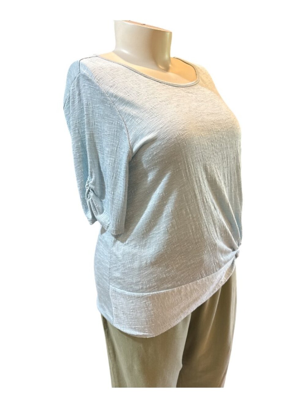 AGB Woman Size 1X Light Blue Textured Twist Front Short Sleeve Top NWT